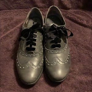 Born Women’s Silver/Gray Oxfords size 7.5
